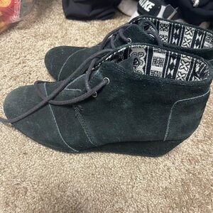 Tom’s booties